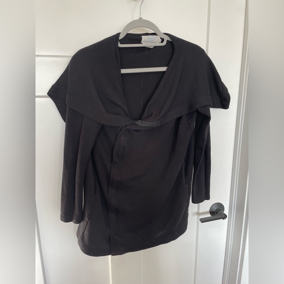 Simply Vera Black Sweater. Zips and has a button to hook at top Size M - Picture 1 of 4